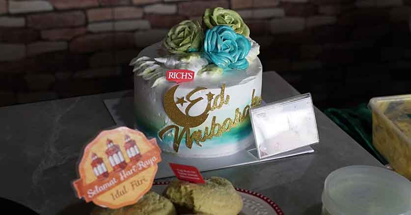 Dekorasi cake dengan krim Rich's Gold Label