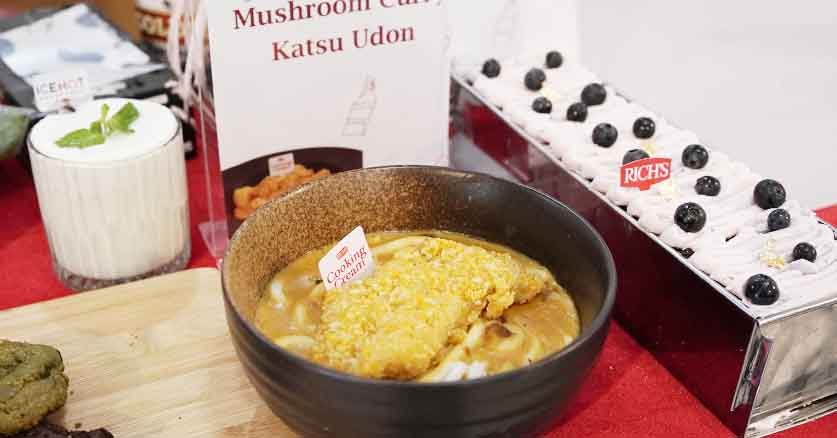 Mushroom Curry Katsu Udon sebagai menu utama Richs New Trend Vegan Demo Banda Aceh